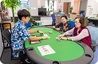 脳を刺激する「カジノゲーム体験」・体を動かす「身体機能訓練」